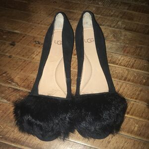 Ugg black stacked heeled fur toe size 7.5 heels